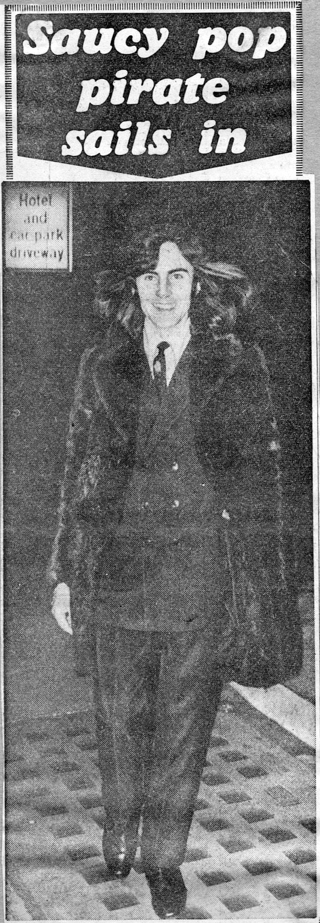 Sunday People cutting 1