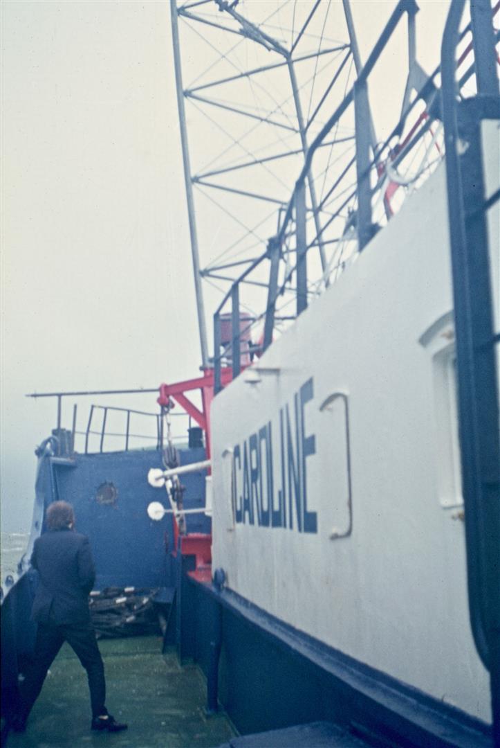 Bob Noakes looking at the leaning mast